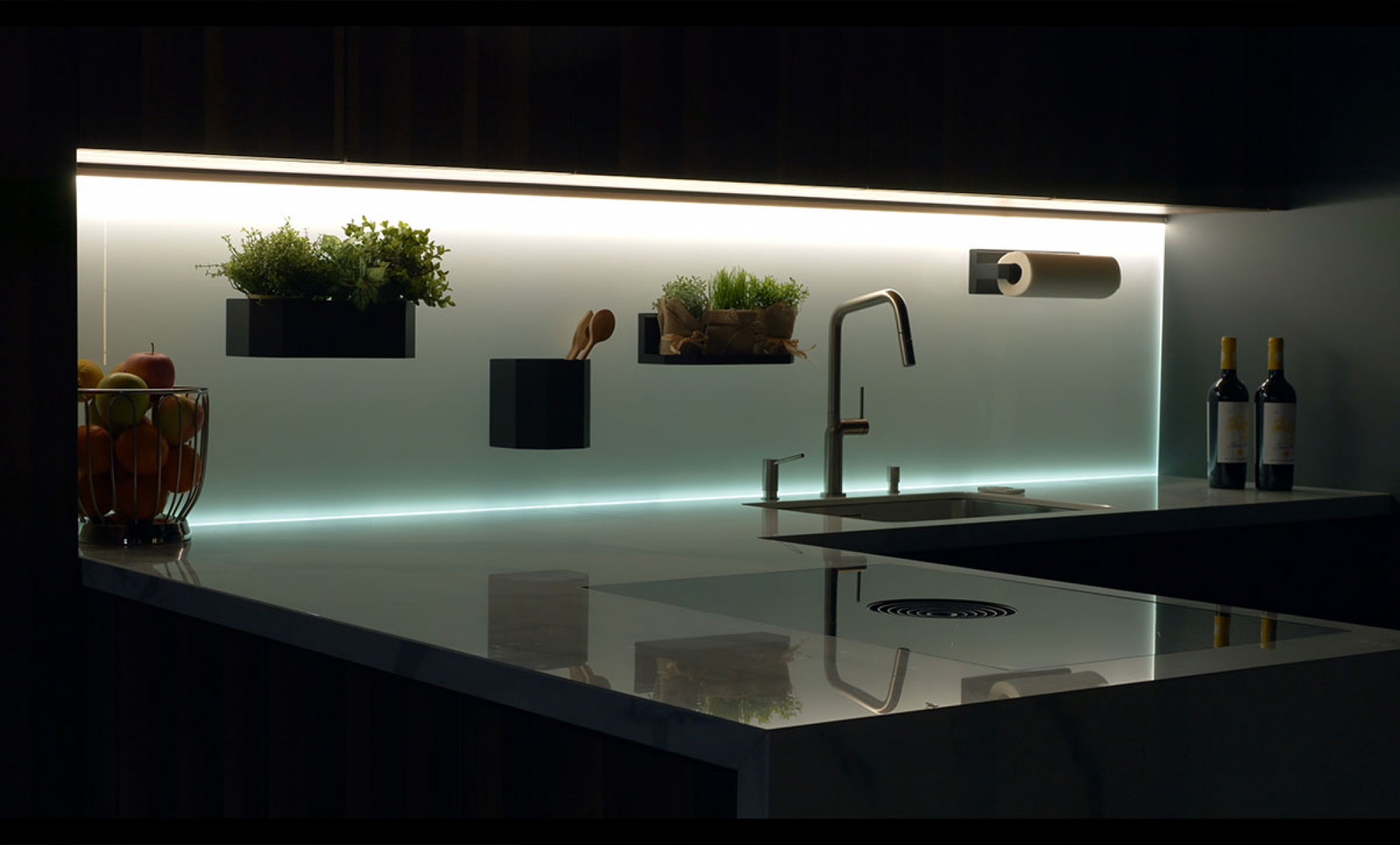 Schienale-cucina-magnetico-illuminato-con-luce-fredda_s3