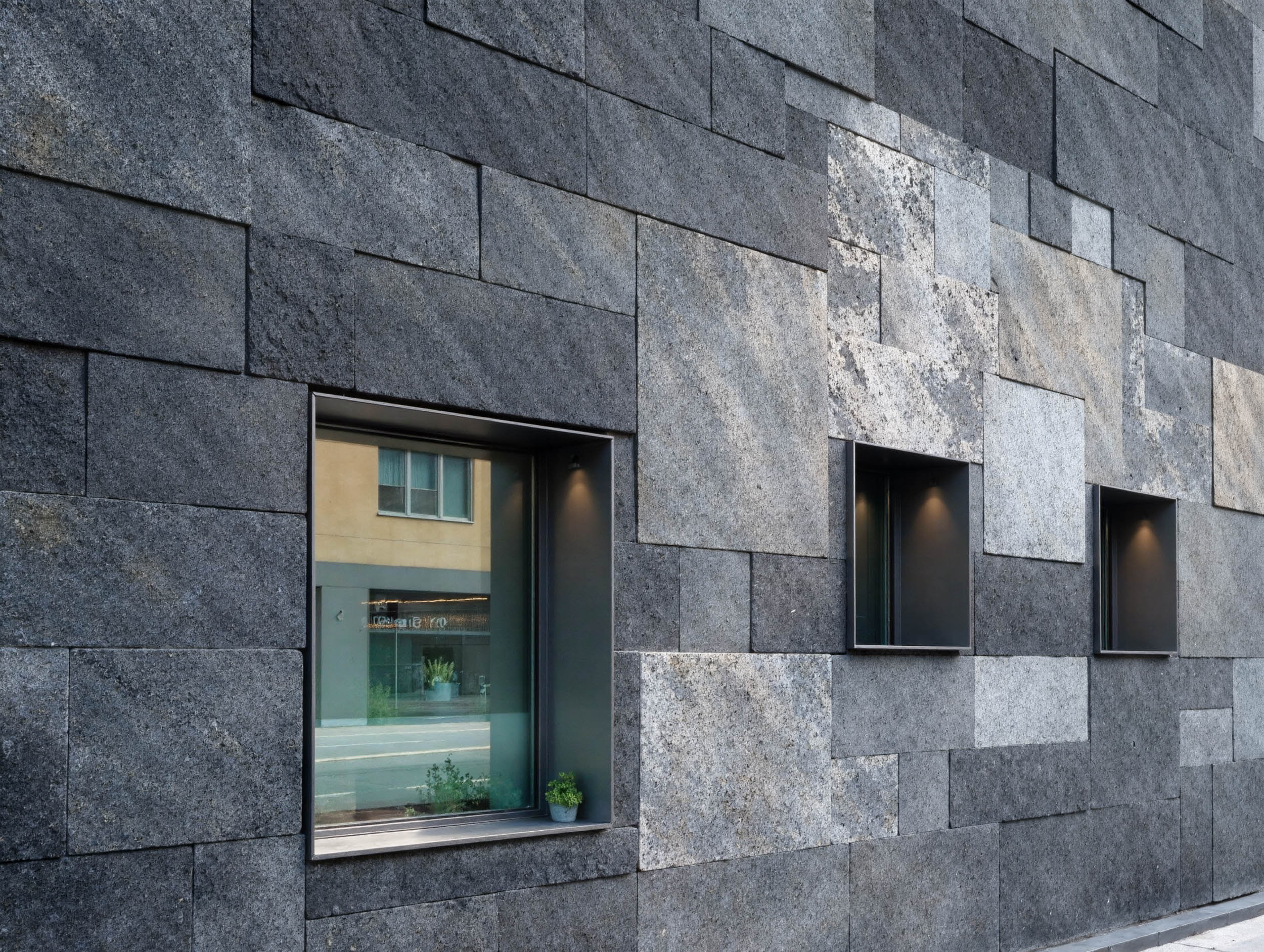 Stein_Aussenbereich_Geklebte_Fassade_2