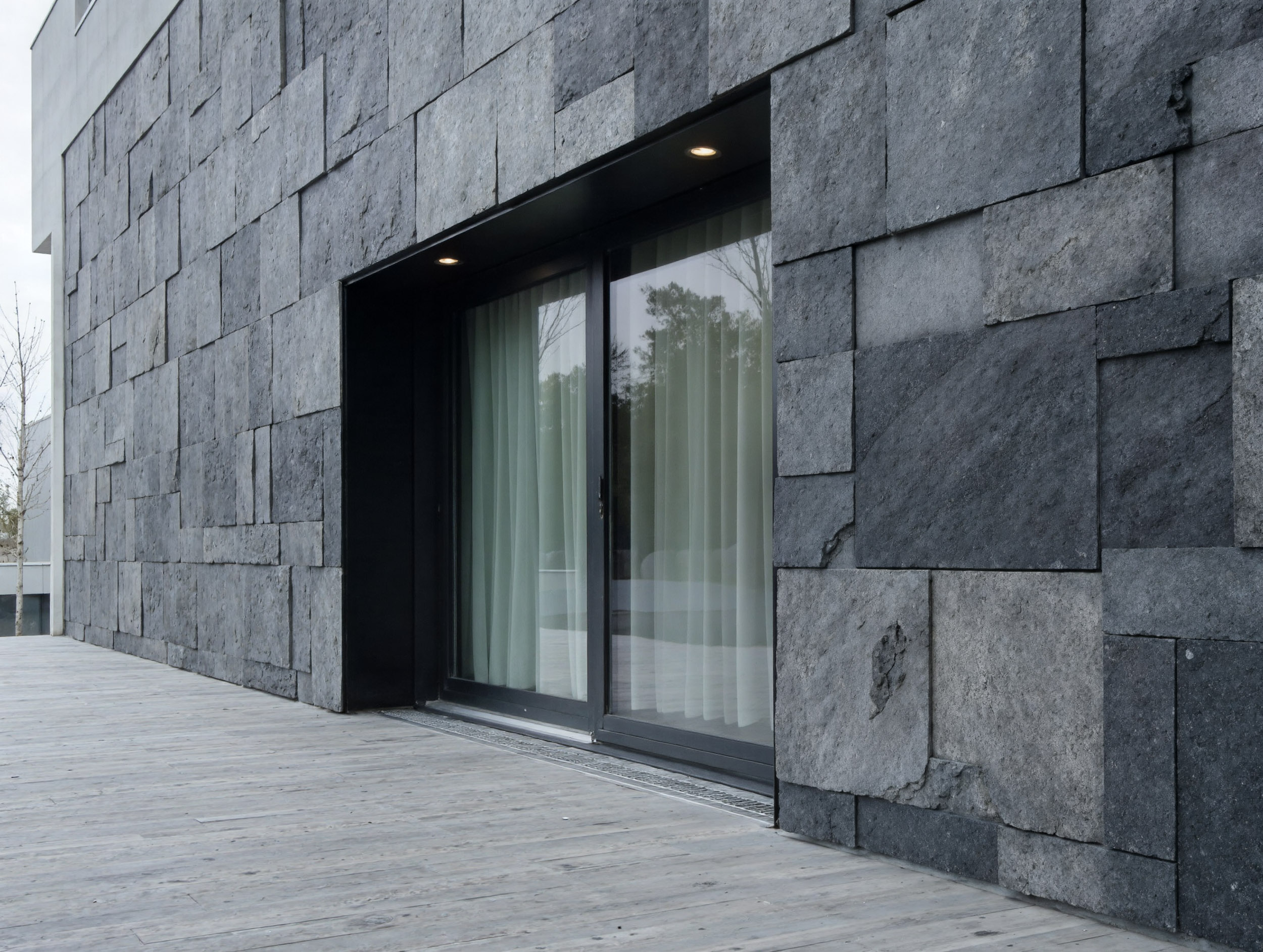 Stein_Aussenbereich_Geklebte_Fassade_3
